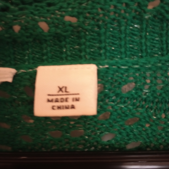 Green clothes - Picture 4 of 8